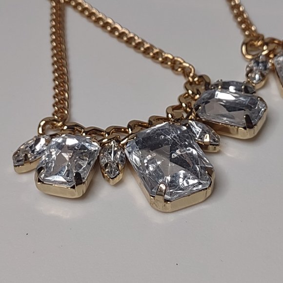 Very Pretty Gold Tone Metal And Clear Plastic Earrings - Picture 9 of 16